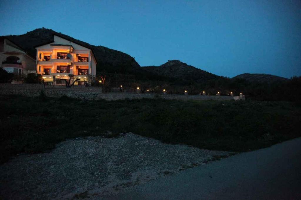 Almini Apartament Plataria