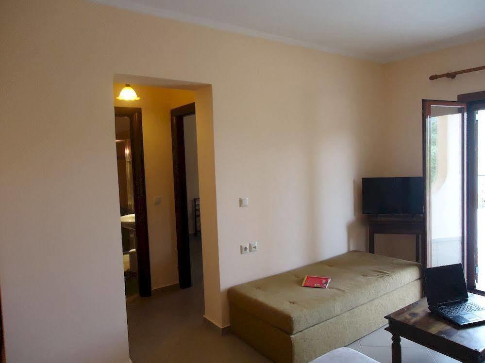 Apartament Almini *